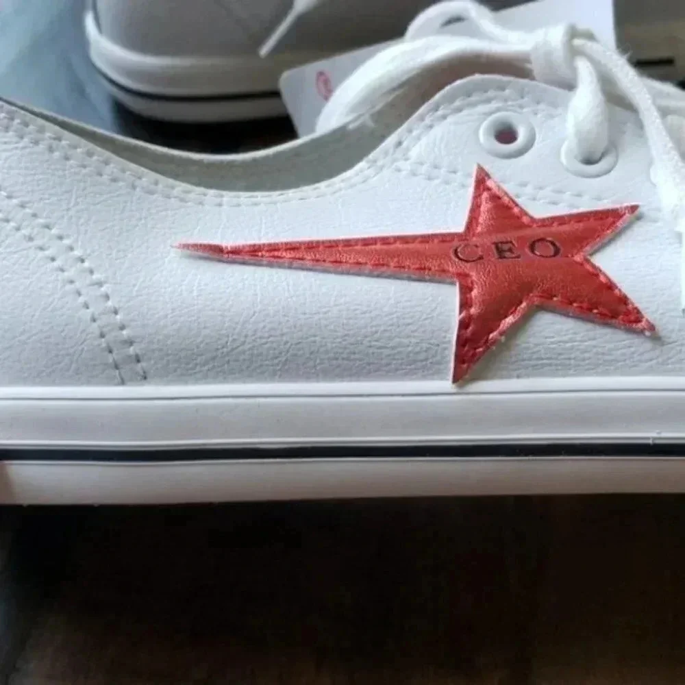 NWT Loceo Low Top Star Fashion Leather Sne…